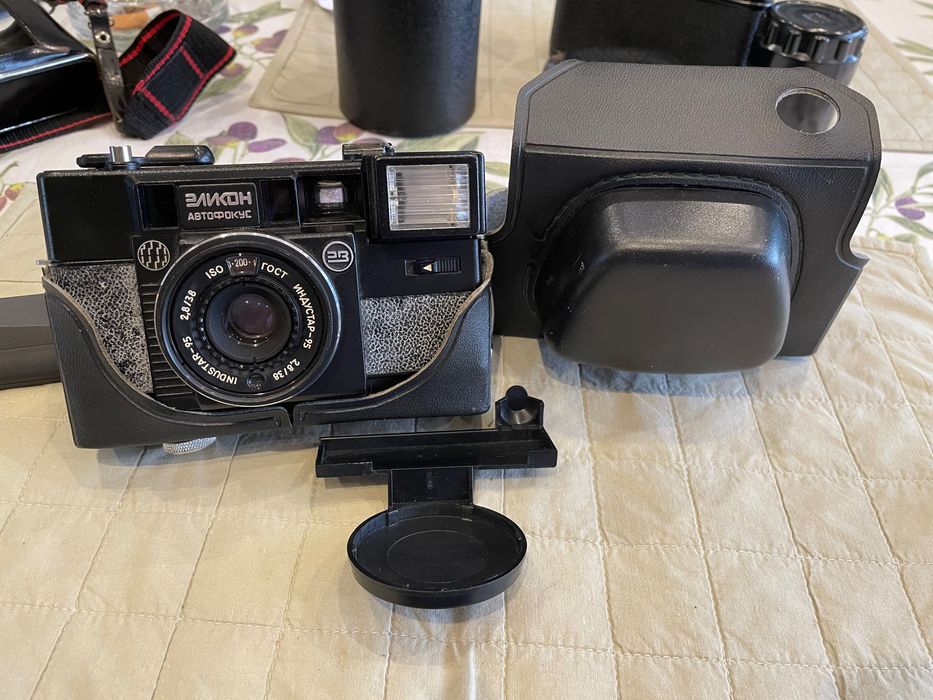 Фотоапарат Зенит +   фотоапарат Эликон автофокус
