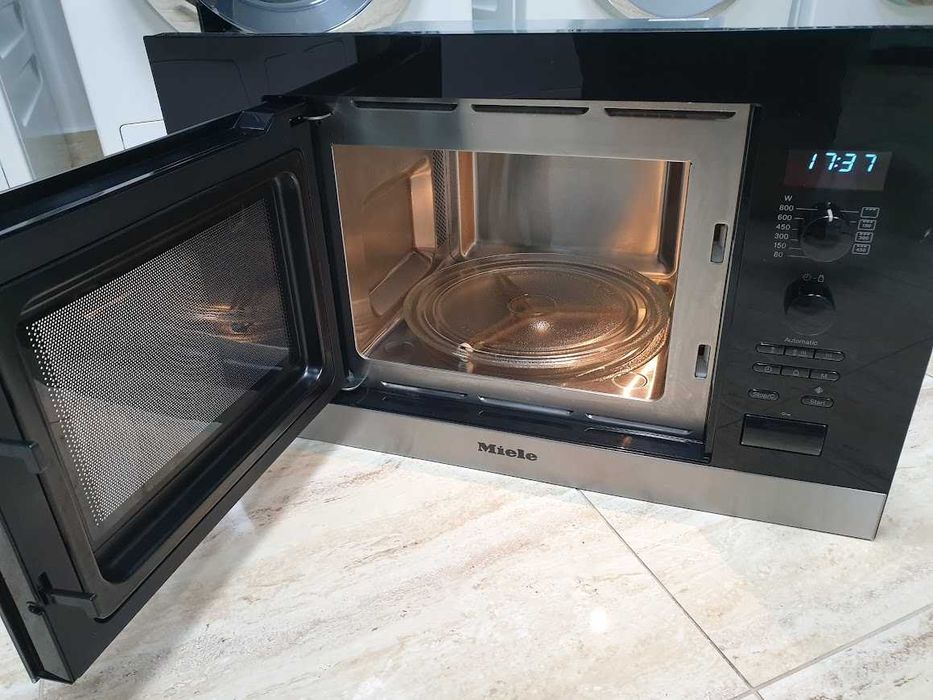 17L - 600мм - Miele M6032 Микровълнова Фурна с Грил за Вграждане
