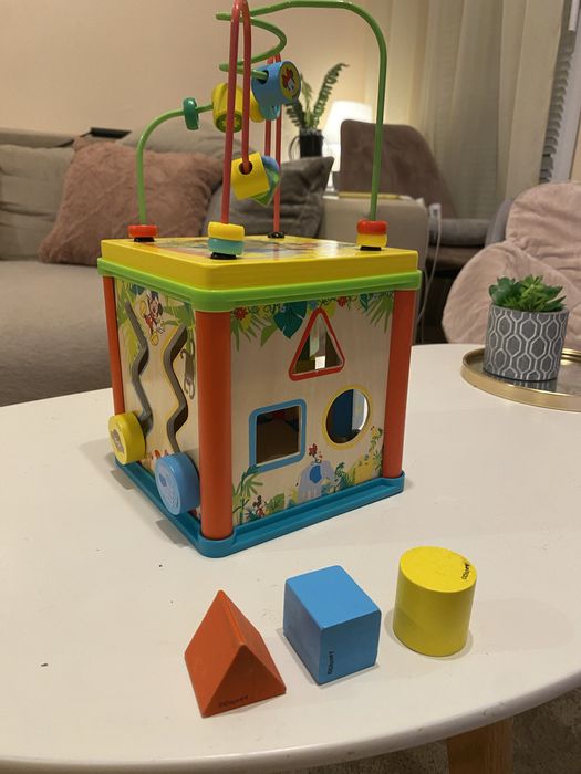 Дървен интерактивен куб