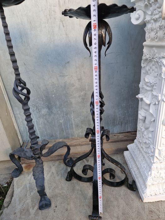 Vând 2 sfetnice mari din fier forjat