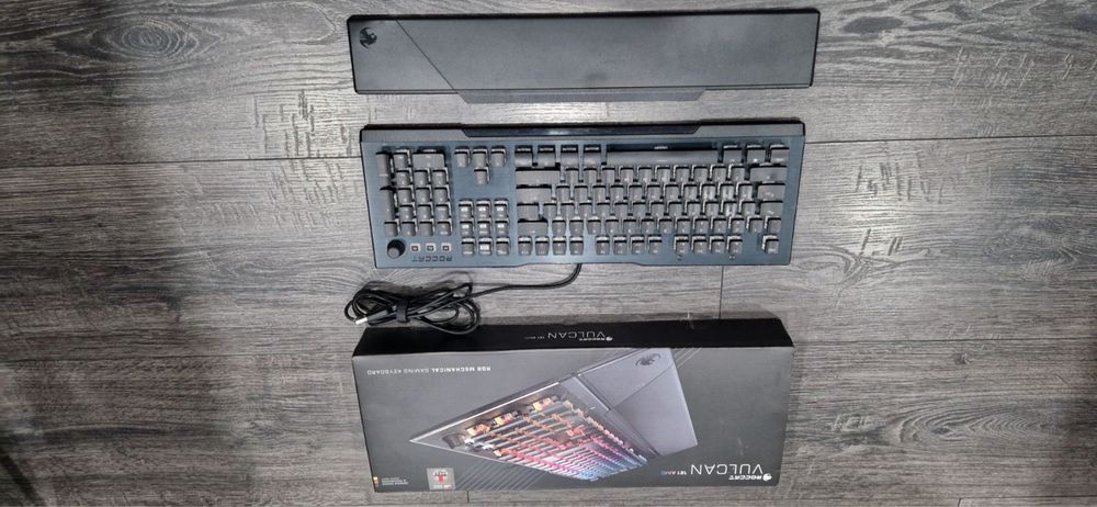 Механична клавиатура Roccat vulcan
