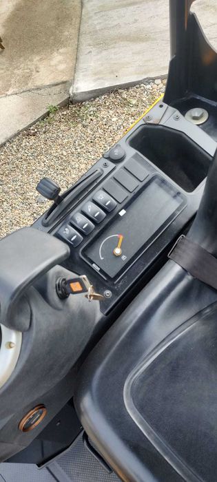 Miniexcavator marca Jcb, model 16C1