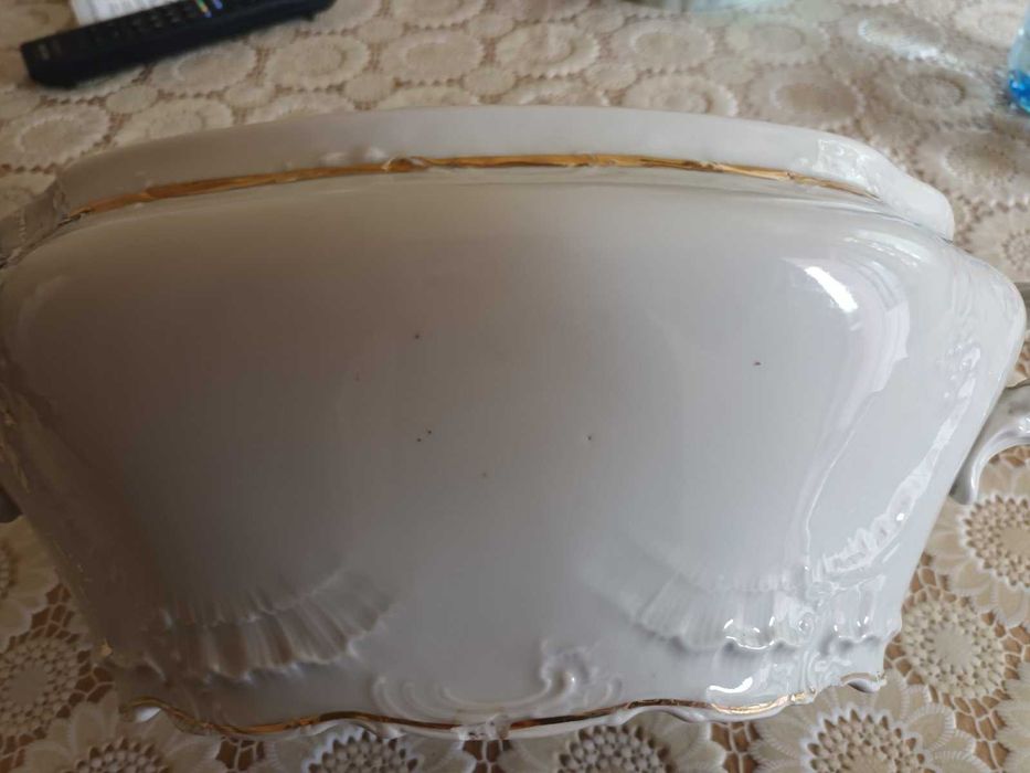 Стар порцеланов супник