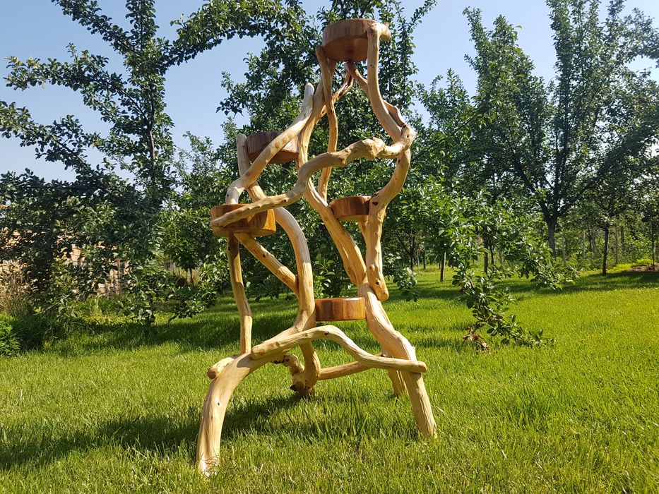 Цветарник-уникат от масивно дърво