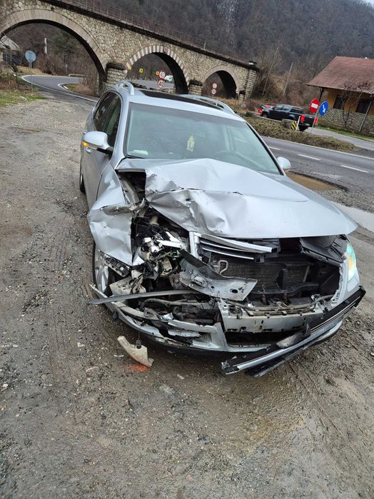 Vând Vw Passat B6 pentru dezmembrări