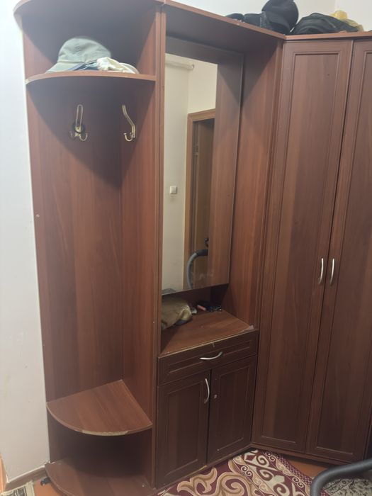 Продается шкаф для прихожей