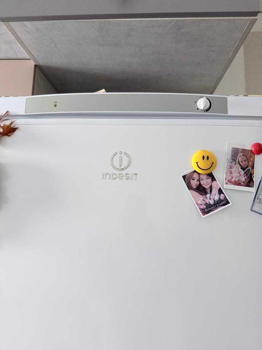 Холодильник  Indesit