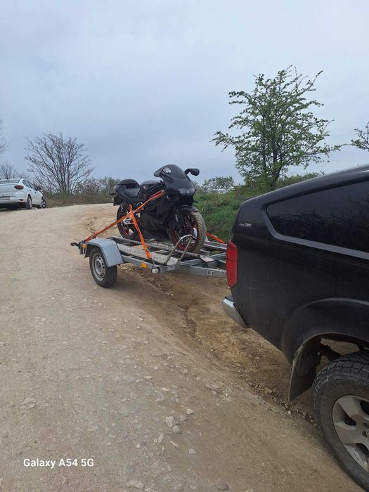 Превоз на мотори с колесар