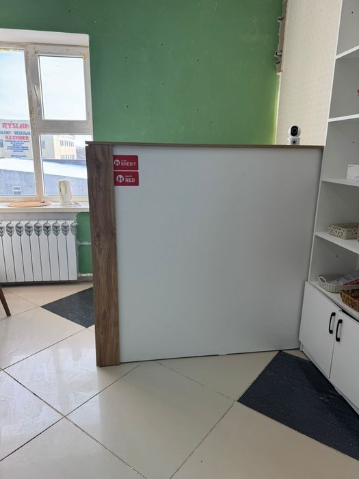 Продам полки и ресепшен