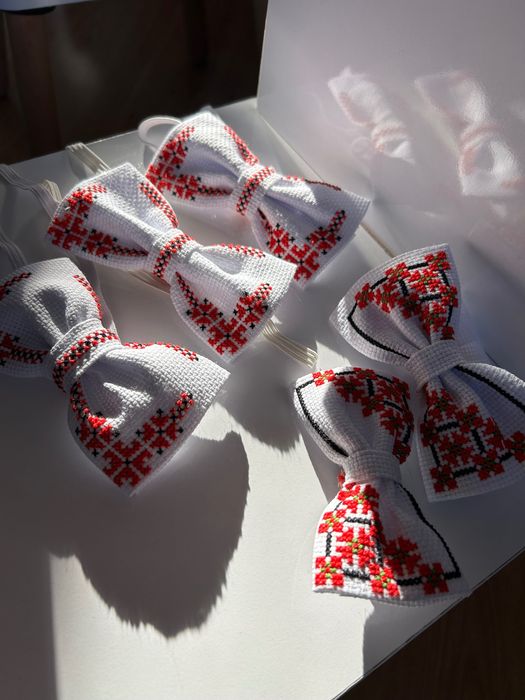 Ръчно бродирани папионки и панделки за коса по 30лв.