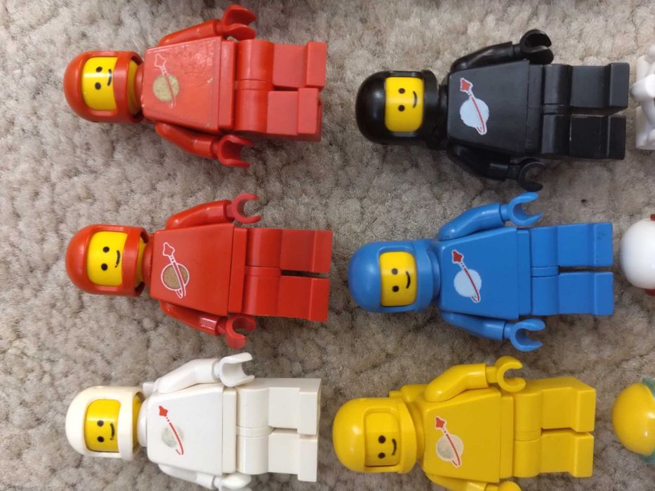 Lego Classic Space, Futuron, Blacktron I, Mars Mission и Modern Space фигурки