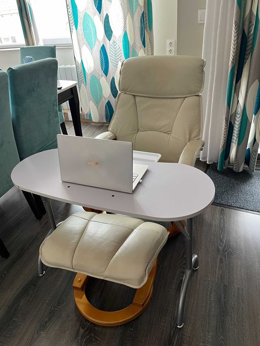 Масичка за деца ,маникюрист ,художник,и помощна за лаптоп