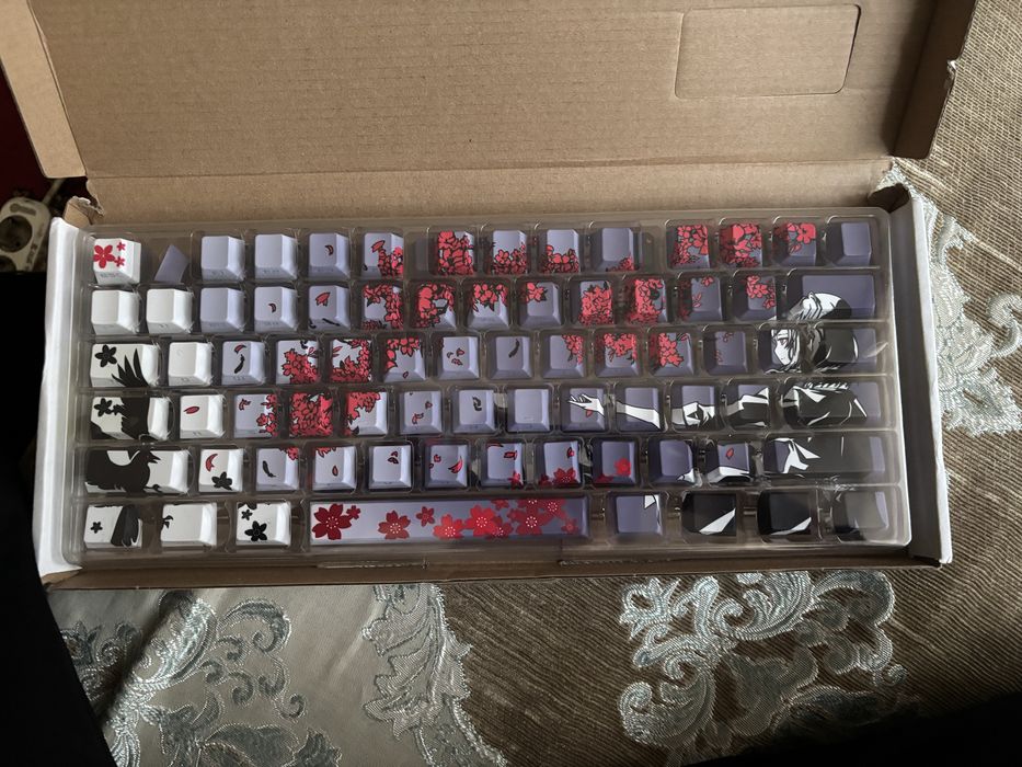 продам кейкапы RavenSakura