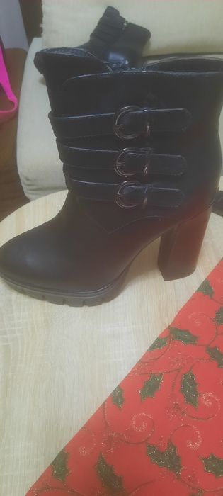 Боти 40 номер като нови