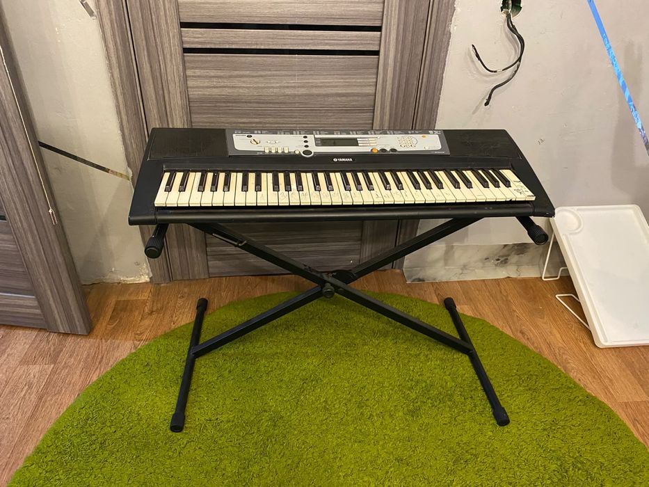 Синтезатор Yamaha PSR-E213