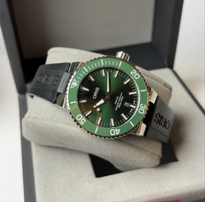 Oris - Aquis Date - Automatic - Full Set