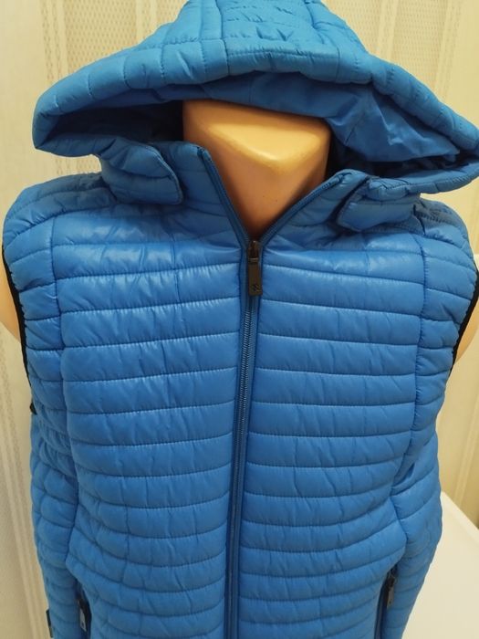 Продам Безрукавку размер 44-46