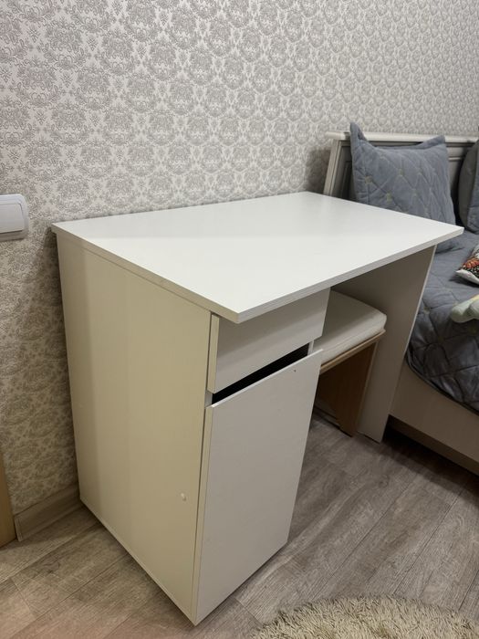 стол в отличном состоянии