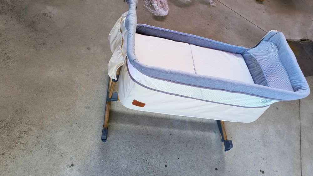 Продавам детско легло Lionello next to me