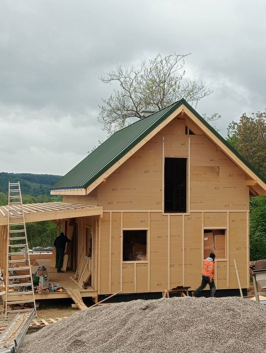 Casă Canadiană în Stil American – Eficiență și Eleganță la Cheie
​Cauți o locuință calduroasă, economică și cu un design deosebit? Construim case pe s