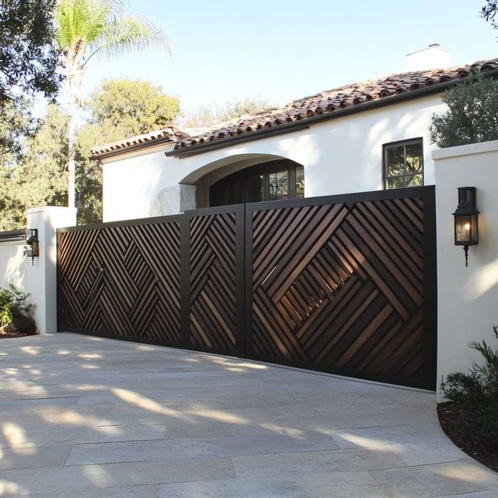 Poarta auto, pietonala la comandă – design unic!