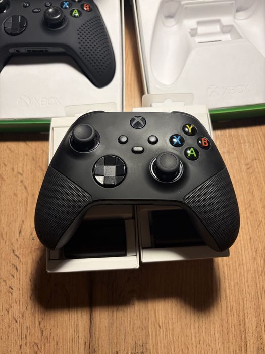 Продаю 2 оригинальных геймпада Xbox (Series X/S)
