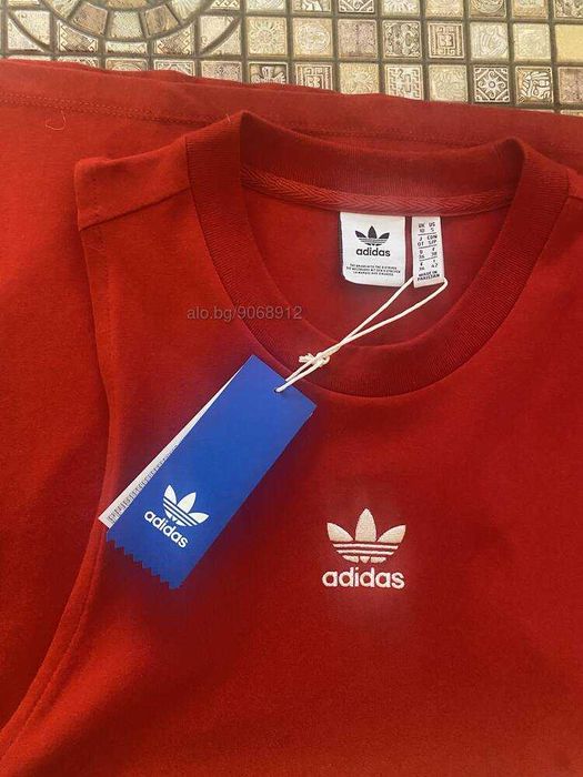 Дамски спортен топ Adidas, цвят червен