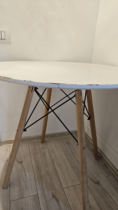 Masă rotundă stil nordic / scandinav (80 cm) – albă cu picioare din lemn