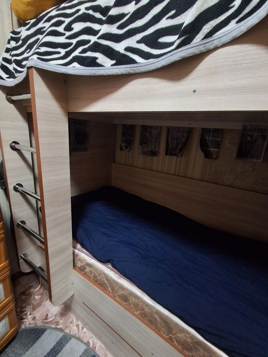 Срочно продам двухъярусную кровать