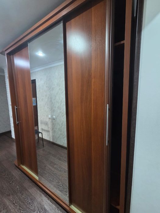 Продается шкаф в прихожую.