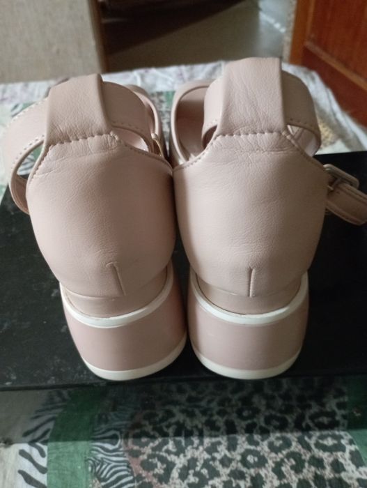 Туфли 39 бежевые