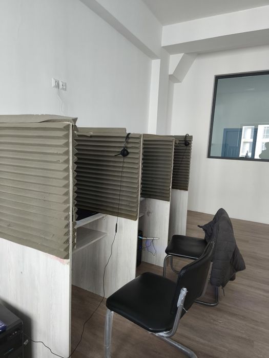 Звукоизолированные рабочие места — 3 кабины для интернет-кафе