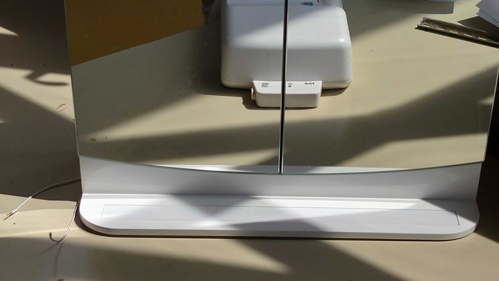 НОВИ Шкаф за баня / Смесител / Винтелатор / Сешоар за баня