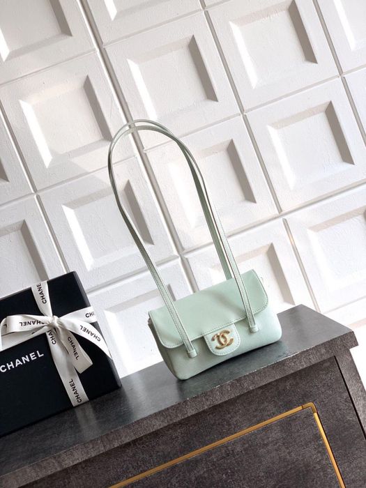 Chanel естествена кожа