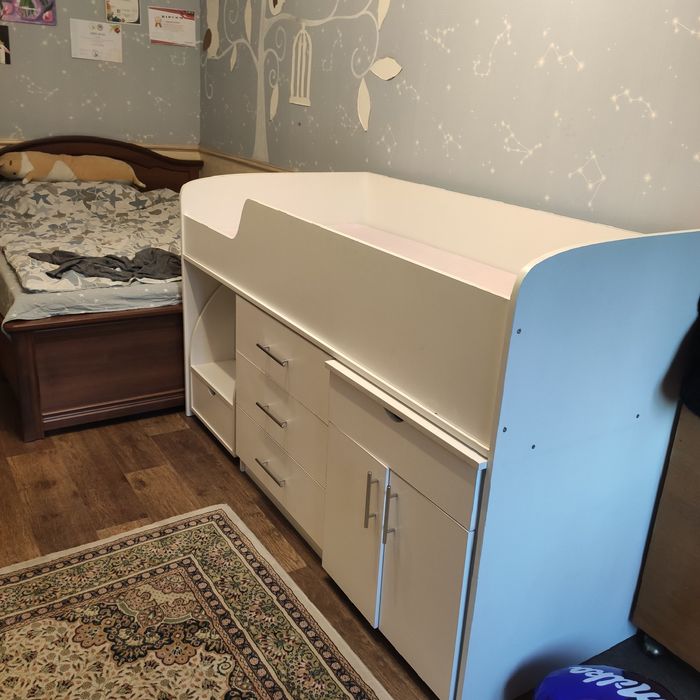 Кровать подросковая.
