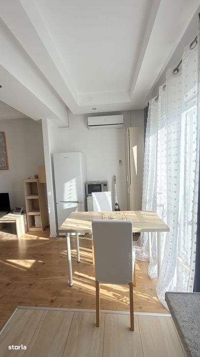 Apartament 2 camere, balcon spațios, vedere la piscină, în Cosmopolis