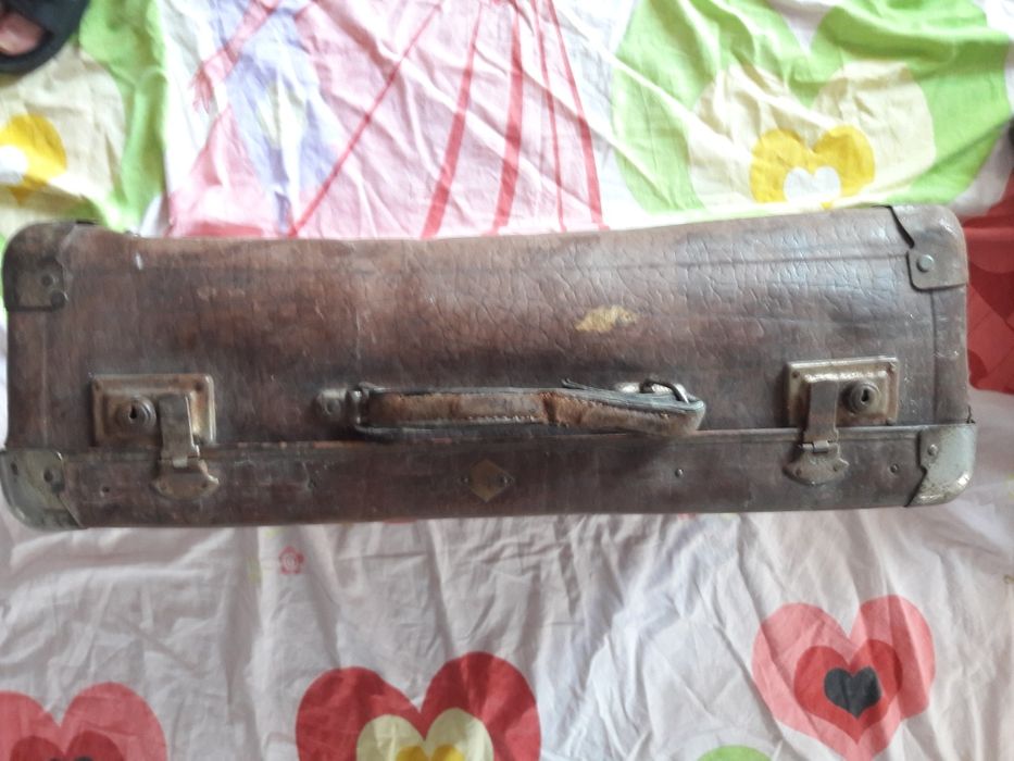 Ретро кожен куфар и мукавени