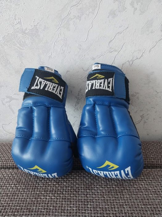 Боксерские перчатки