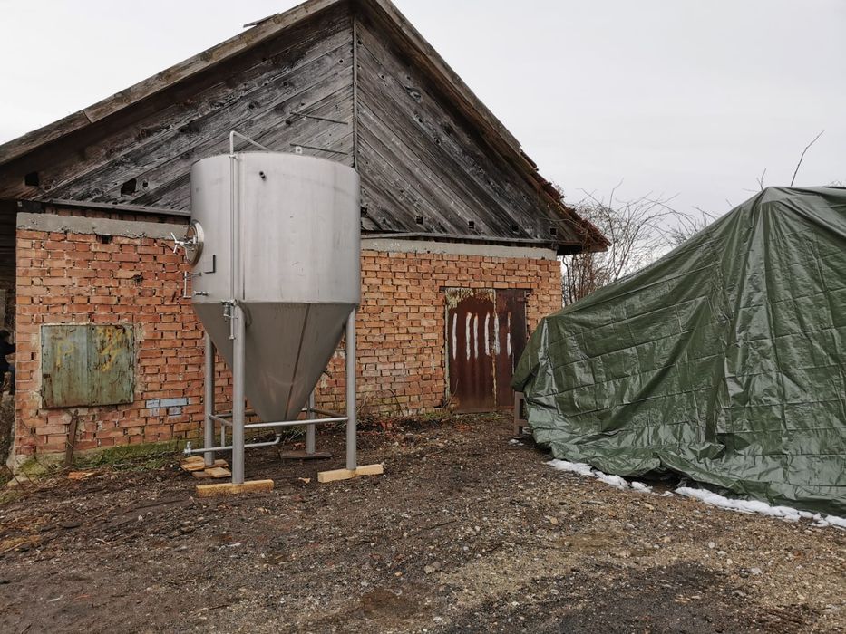 Vand container  si demolez acasa  veche  12x8