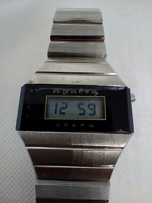 Електронен часовник Правец Кварц XI конгрес БКП Made in Bulgaria 1976