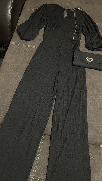 Уникален еластичен гащеризон на BERSHKA с актуални широки крачоли