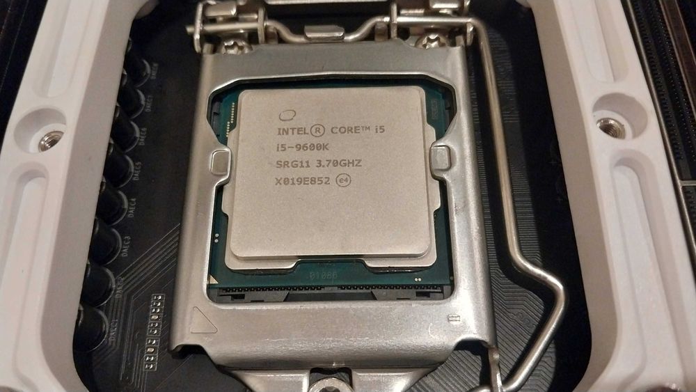 Процессор Core i5 9600K 9-го поколения. Сокет LGA 1151 v2. Из США.