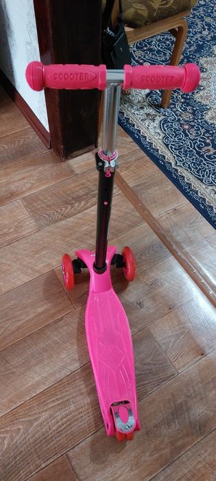 Самокат детский, в отличном состоянии
