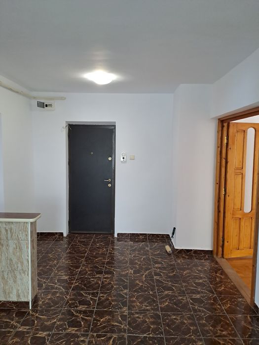 Vând apartament trei camere etaj 2,zonă rezidențială  Piatra Neamț