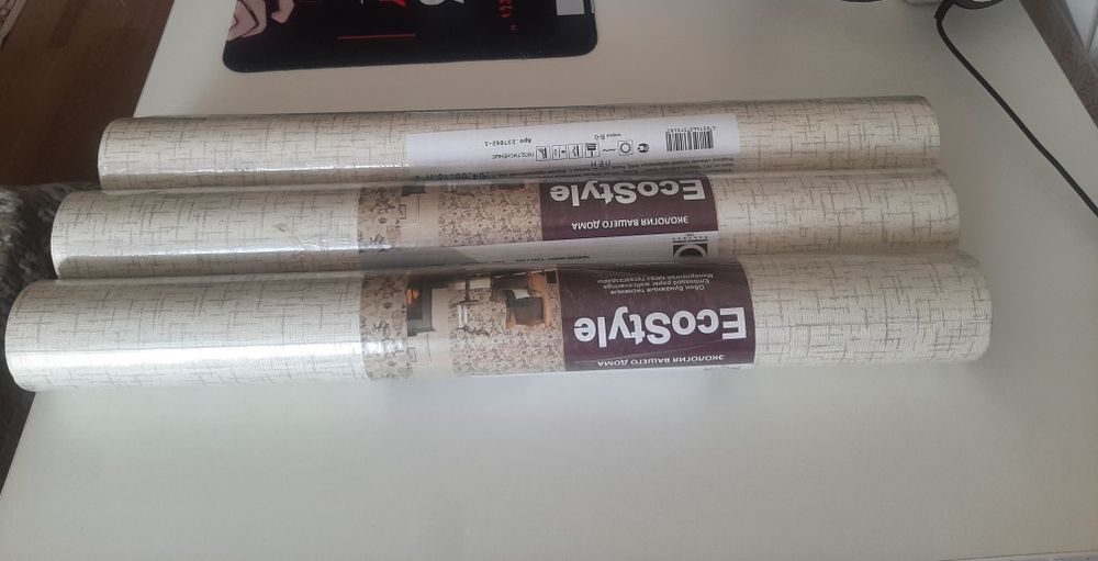 Продам обои новые.