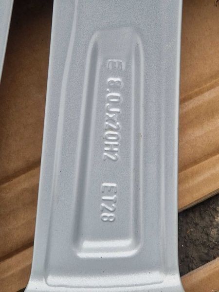 Audi Q7 R20
4M0 601 025 G
4 броя оригинални джанти