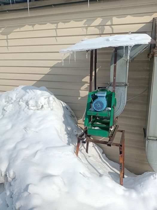 Продам вытяжку 220вольт