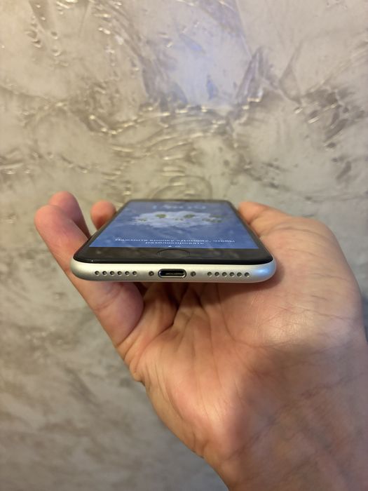 iPhone SE 2020, 128гб