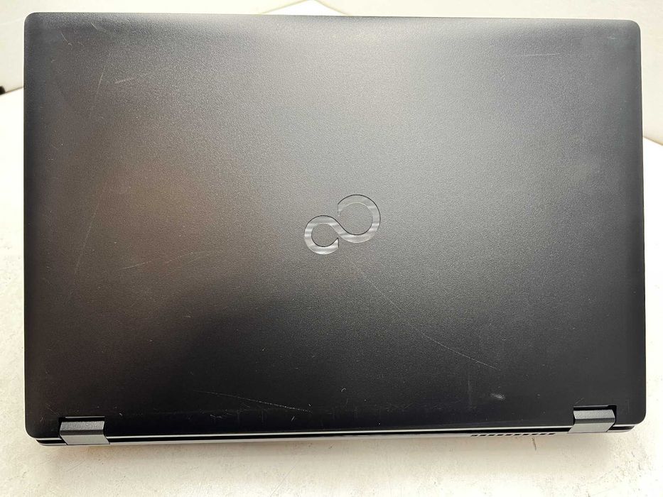 Реновиран лаптоп Fujitsu LIFEBOOK E559 i3-8145U 8GB DDR4 260GB
