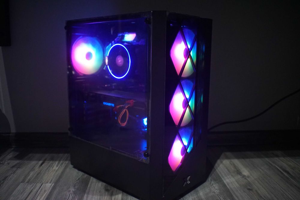 Настолен геймърски компютър
